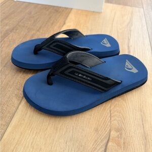 Quicksilver flip flops size 3